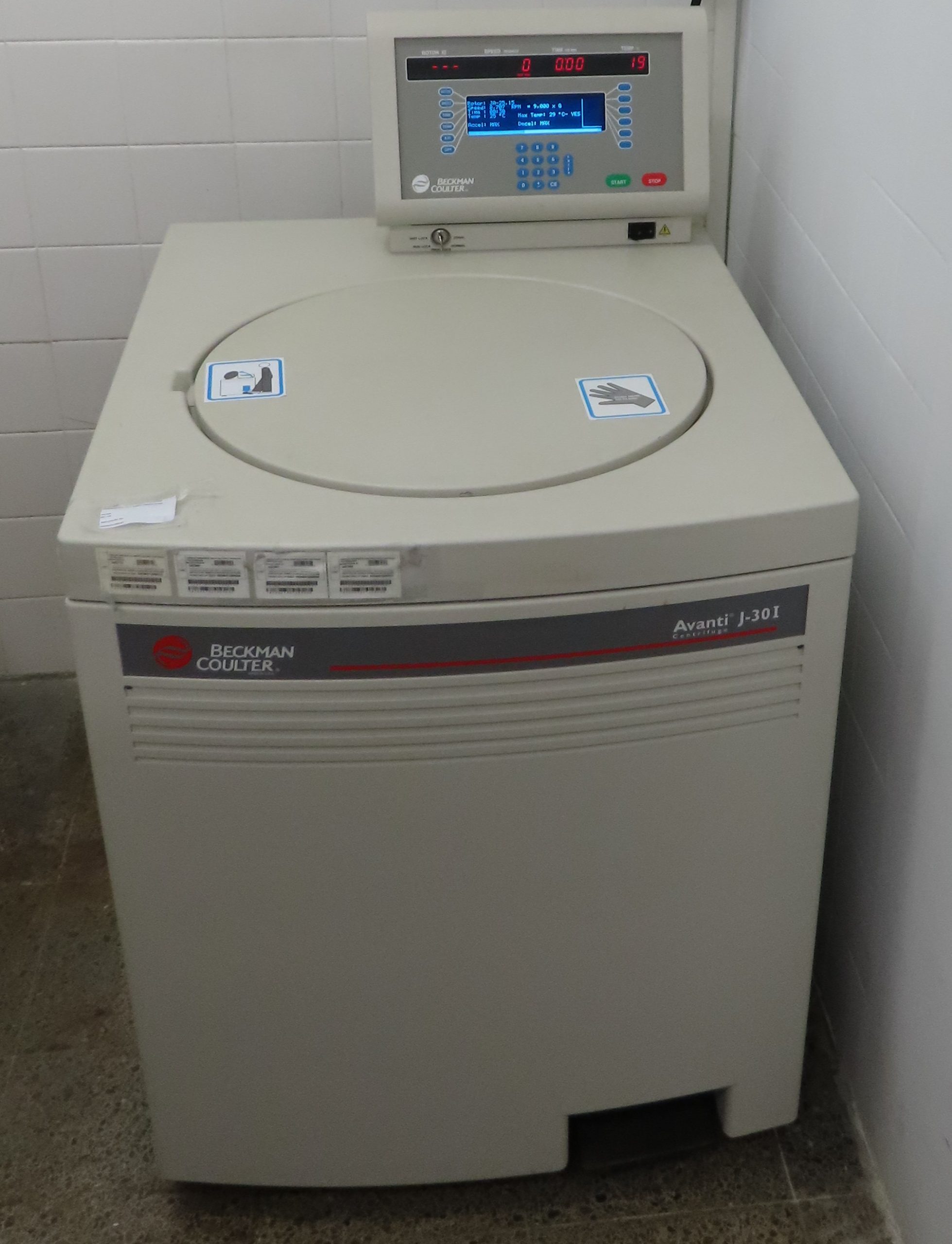 16_Ultracentrifuga_ Avanti J301